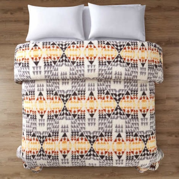 Pendleton Bedding Pendleton Arrow Point Gray Sherpa Fleece Queen